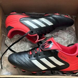 New Men’s Adidas Copa soccer cleats size 7.5 men’s and free shin guards !!